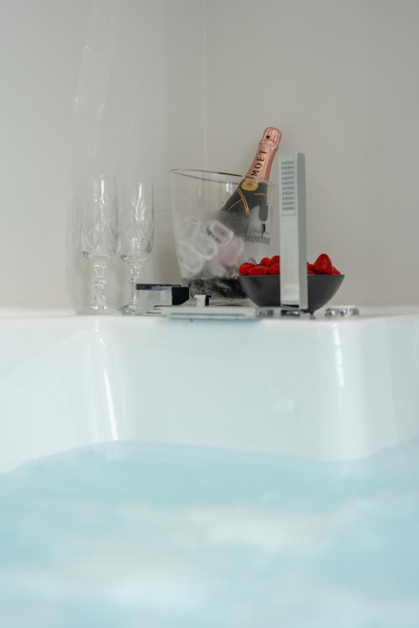 Derouse Othon Suite With Hydromassage Jacuzzi Athens Ngoại thất bức ảnh
