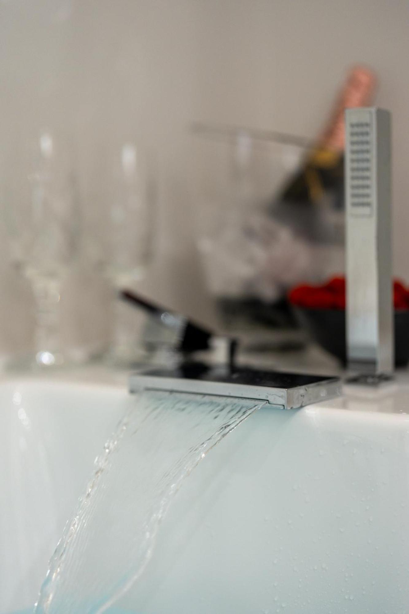 Derouse Othon Suite With Hydromassage Jacuzzi Athens Ngoại thất bức ảnh